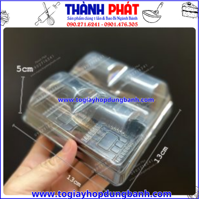 Hộp 4 ngăn đế đen đựng bánh crepe sầu riêng - Hộp đựng 4 cái bánh crepe sầu riêng đế đen Hộp ngăn nắp mô đựng 4 bánh crepe sầu riêng - Hộp 4 ngăn đế đen đựng bánh sầu riêng