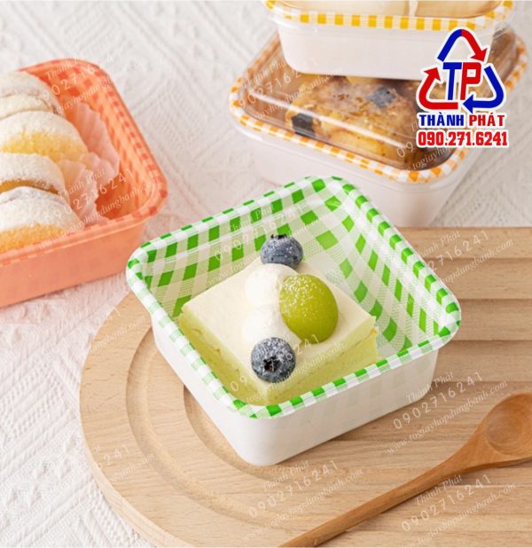 Hộp caro vuông nắp trong - hộp caro vuông màu vàng - hộp caro vuông đựng bánh mousse