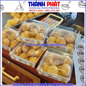 hộp giấy E1413- hộp bánh gấu vàng- hộp bánh nắp trong- hộp đựng bánh ngọt cao cấp- hộp vuông nắp kính đựng bánh sukem