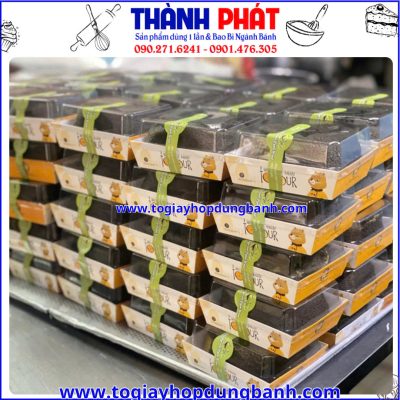 hộp giấy vuông đựng bánh- hộp giấy E1413- hộp bánh gấu vàng- hộp bánh nắp trong- hộp đựng bánh ngọt cao cấp