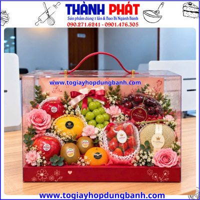 Hộp mica Happy Day đựng yến chưng - Hộp mica đựng quà trái cây - Hộp mica đựng set bánh mousse - Hộp mica Happy Day đựng quà Noel - Hộp Happy Day màu đỏ quai xách đựng bánh và hoa làm quà.
