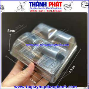 Hộp 4 ngăn đế đen đựng bánh crepe sầu riêng - Hộp đựng 4 cái bánh crepe sầu riêng đế đen Hộp ngăn nắp mô đựng 4 bánh crepe sầu riêng - Hộp 4 ngăn đế đen đựng bánh sầu riêng