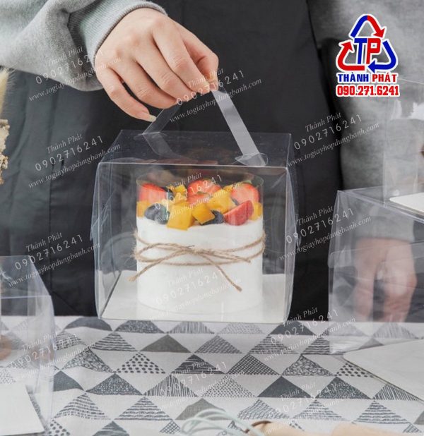 Hộp đựng bánh kem trong suốt - hộp bánh kem trong suốt 13cm x 13cm - hộp bánh kem trong suốt quai xách - hộp mica trong suốt đựng bánh kem.jpg