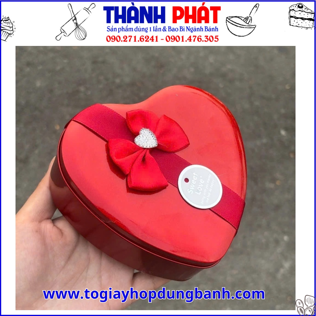hộp thiếc hình tim - hộp thiếc đựng bánh cho tiệm bakery-hộp thiếc đựng bánh tiramisu -hộp quà 8-3 cho người yêu - hộp đựng bánh mousse cao cấp -hộp thiếc có nơ cao cấp hộp thiếc hình tim - hộp thiếc đựng bánh cho tiệm bakery-hộp thiếc đựng bánh tiramisu -hộp quà 8-3 cho người yêu - hộp đựng bánh mousse cao cấp -hộp thiếc có nơ cao cấp