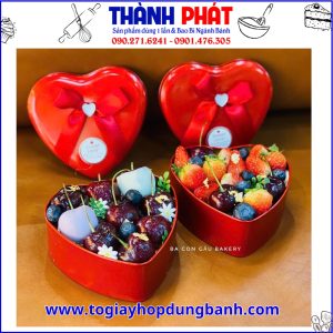 hộp thiếc hình tim - hộp thiếc đựng cherry dâu tây-hộp thiếc đựng bánh tiramisu -hộp quà 8-3 cho người yêu - hộp đựng bánh mousse cao cấp -hộp thiếc có nơ cao cấp