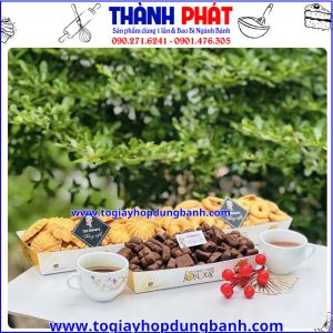 Hộp giấy chữ Nhật E1985 gấu vàng - Hộp giấy chữ Nhật đựng bánh 1985 in hình gấu vàng - Hộp giấy chữ Nhật nắp trong 1985